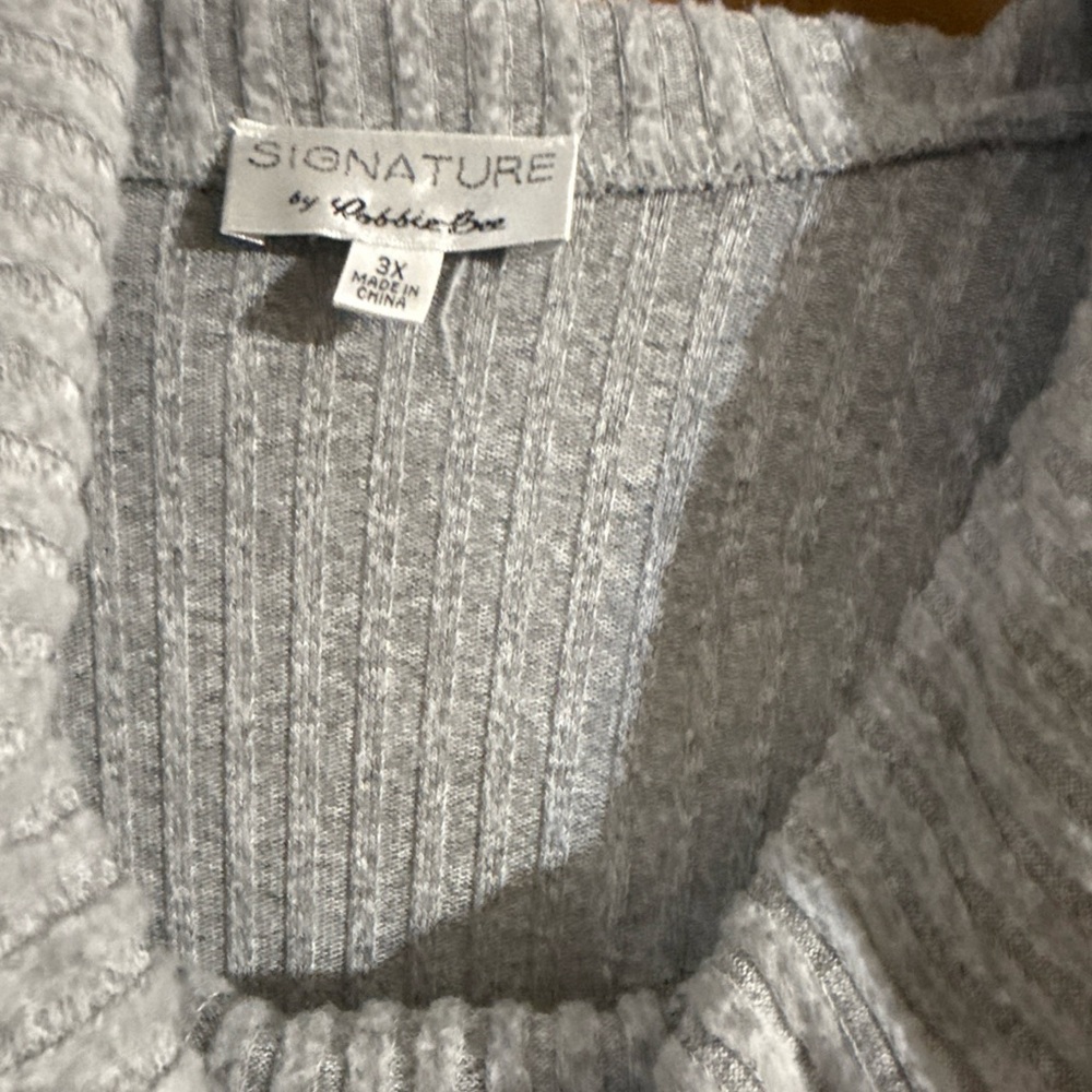 Signature Light Gray Ribbed Sweater - Picture 2 of 3